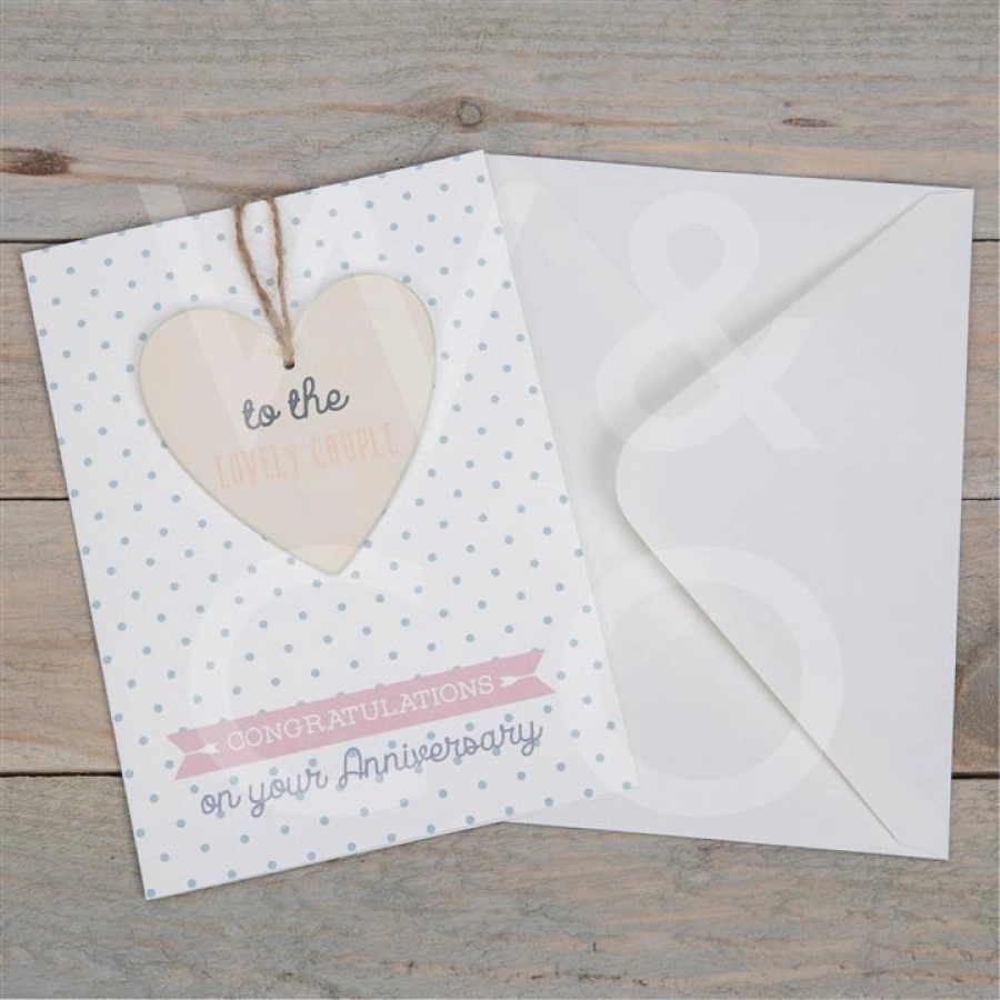 Kaart met houten hanger – "TO THE LOVELY COUPLE"