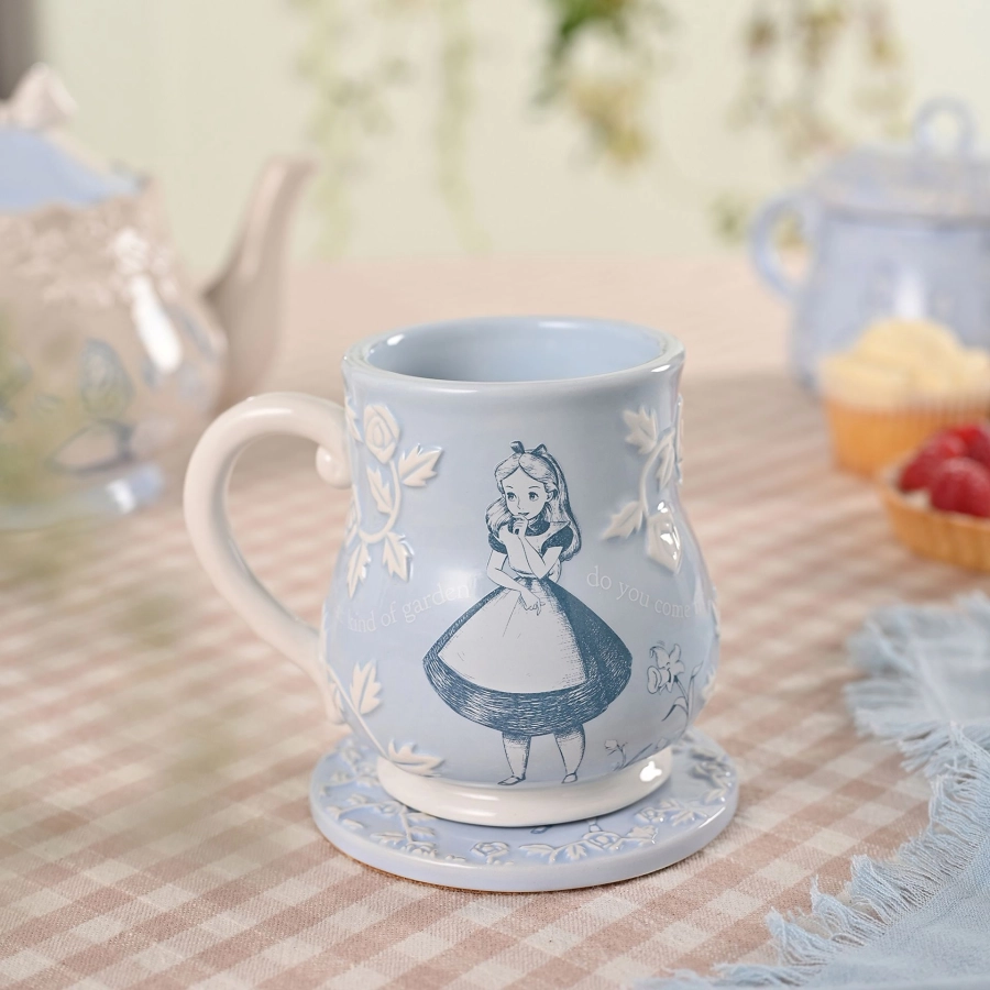 Alice in Wonderland Embossed Mok – Keramische mok blauw